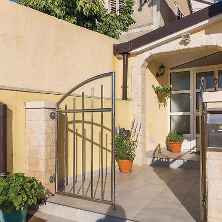 Nice Home In Sibenik With Kitchen المظهر الخارجي الصورة